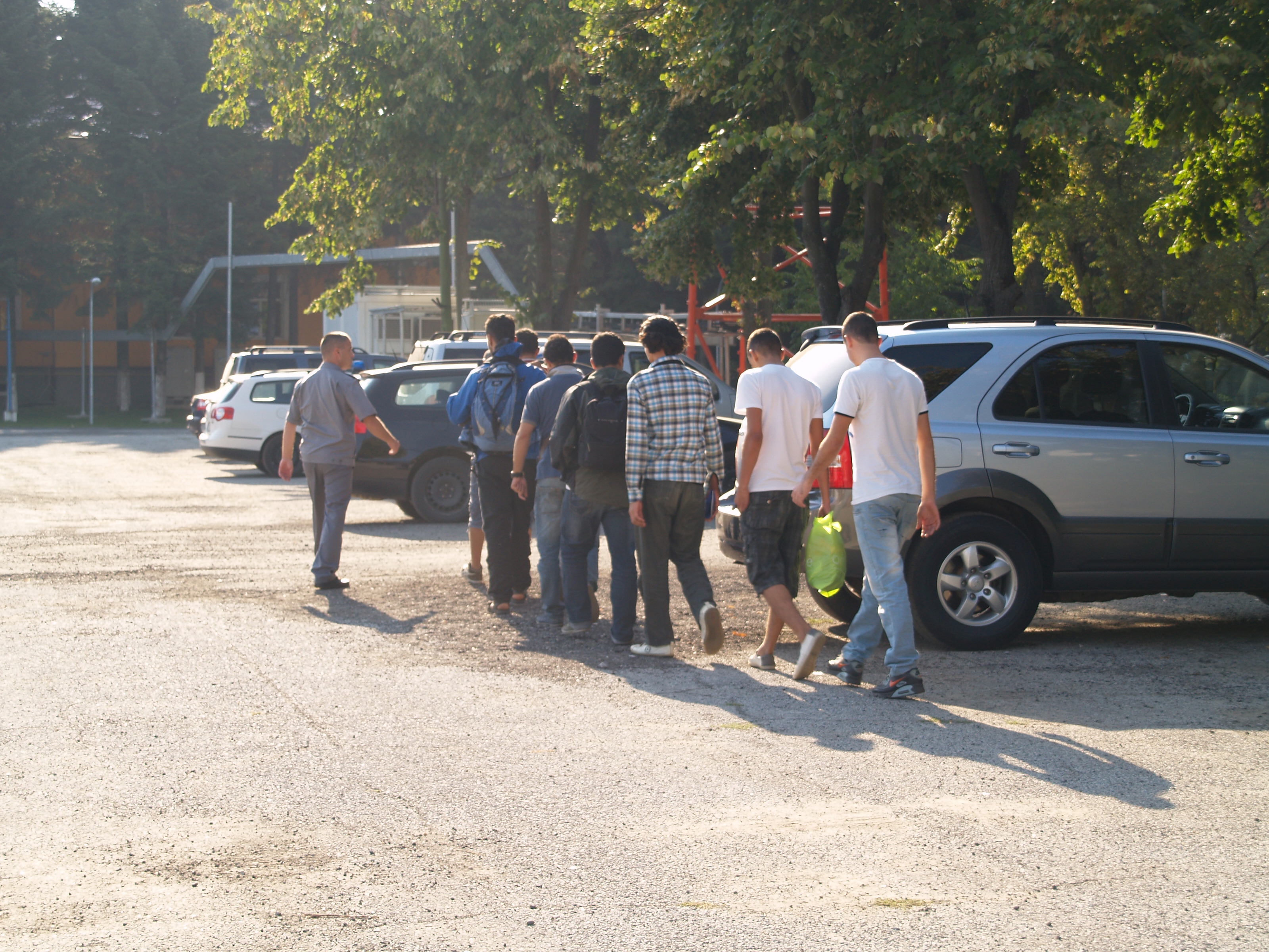 Ce facem cu imigranţii ilegali? 16 REFUGIAŢI afgani au DISPĂRUT misterios la Galaţi