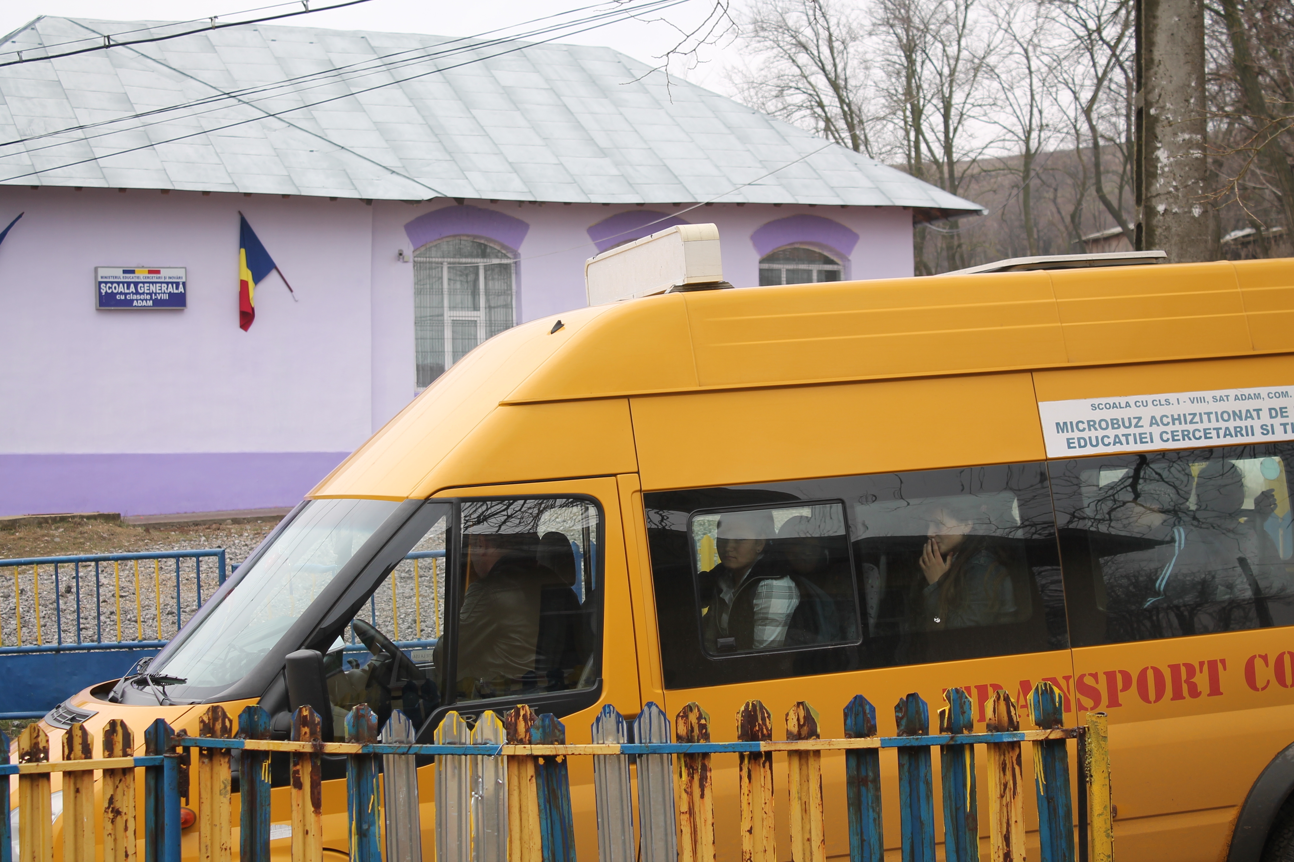 SCANDALOS! Directoarea unei ŞCOLI, acuzată de profesori şi părinţi că-i face pe elevi "VIOLATORI" şi "PROSTITUATE" (VIDEO)