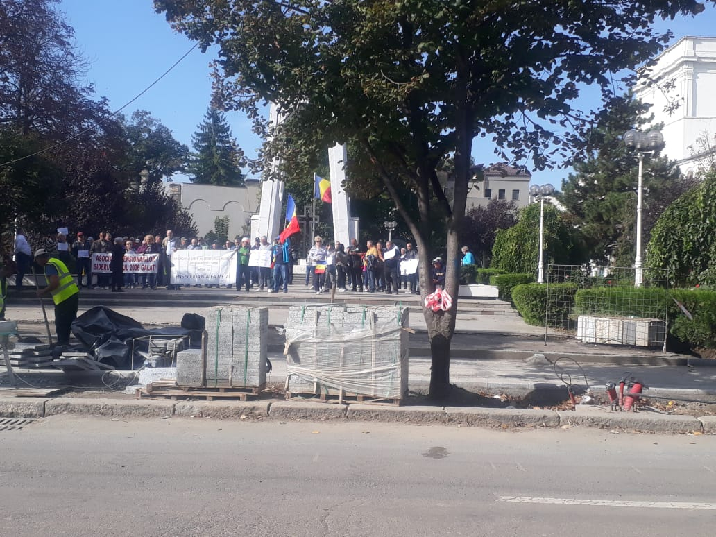 Pensionarii invizibili de la Prefectură