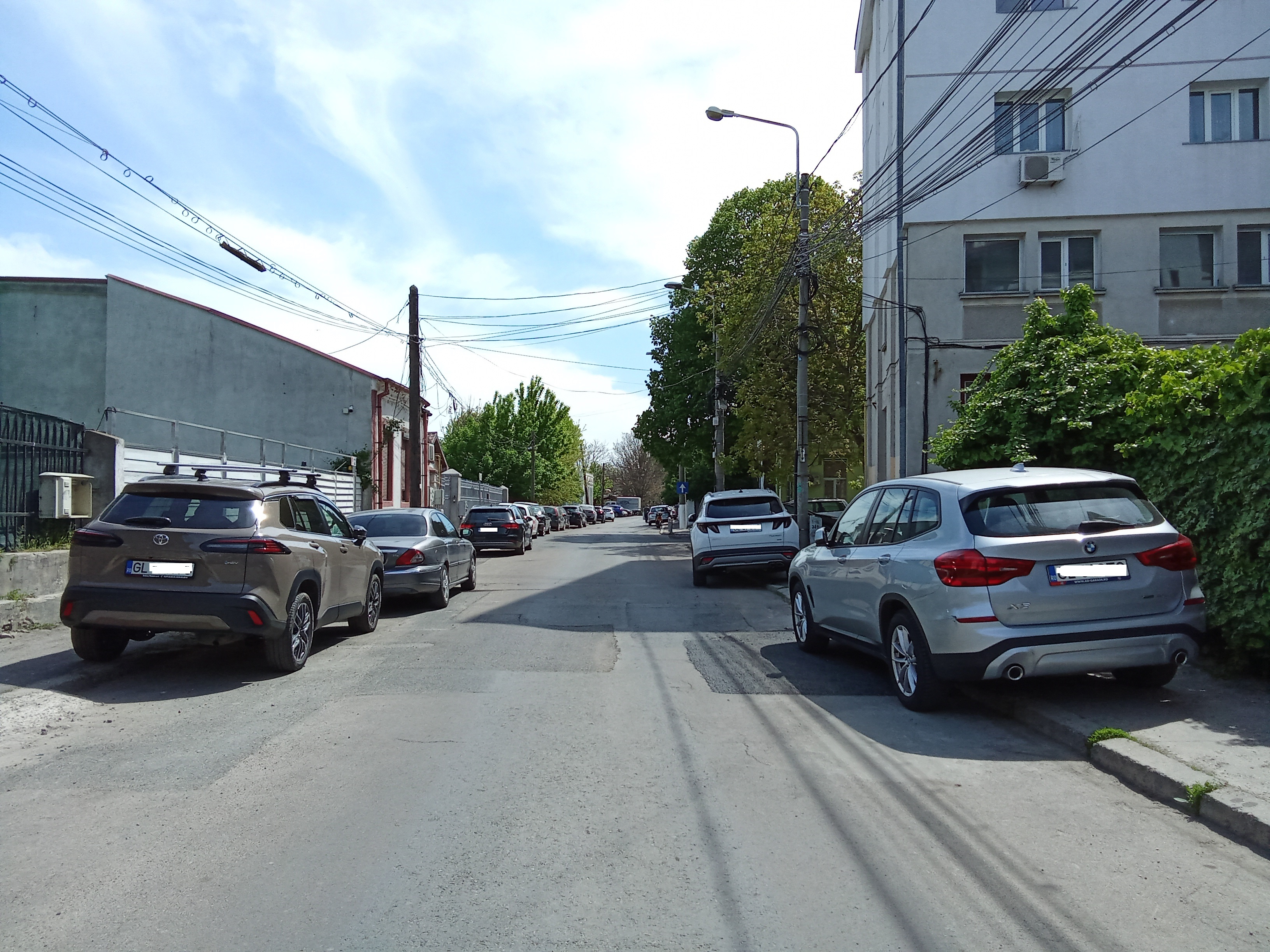 Locuri de parcare rezidențiale şi pentru gălățenii din zonele de case