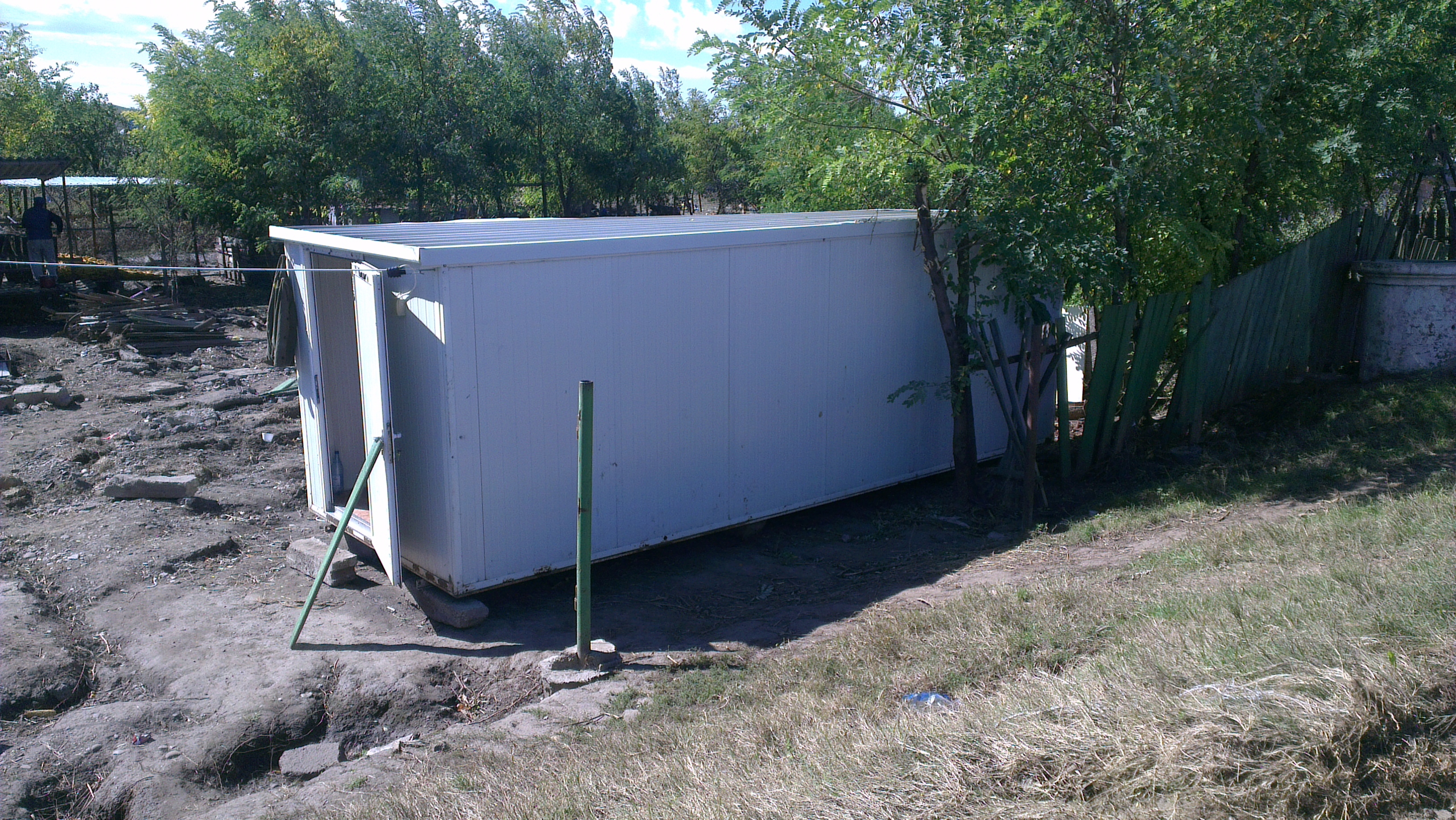 Sobe şi calorifere pentru modulele sinistraţilor/ Primarii promit că oamenii nu vor mai îndura frigul