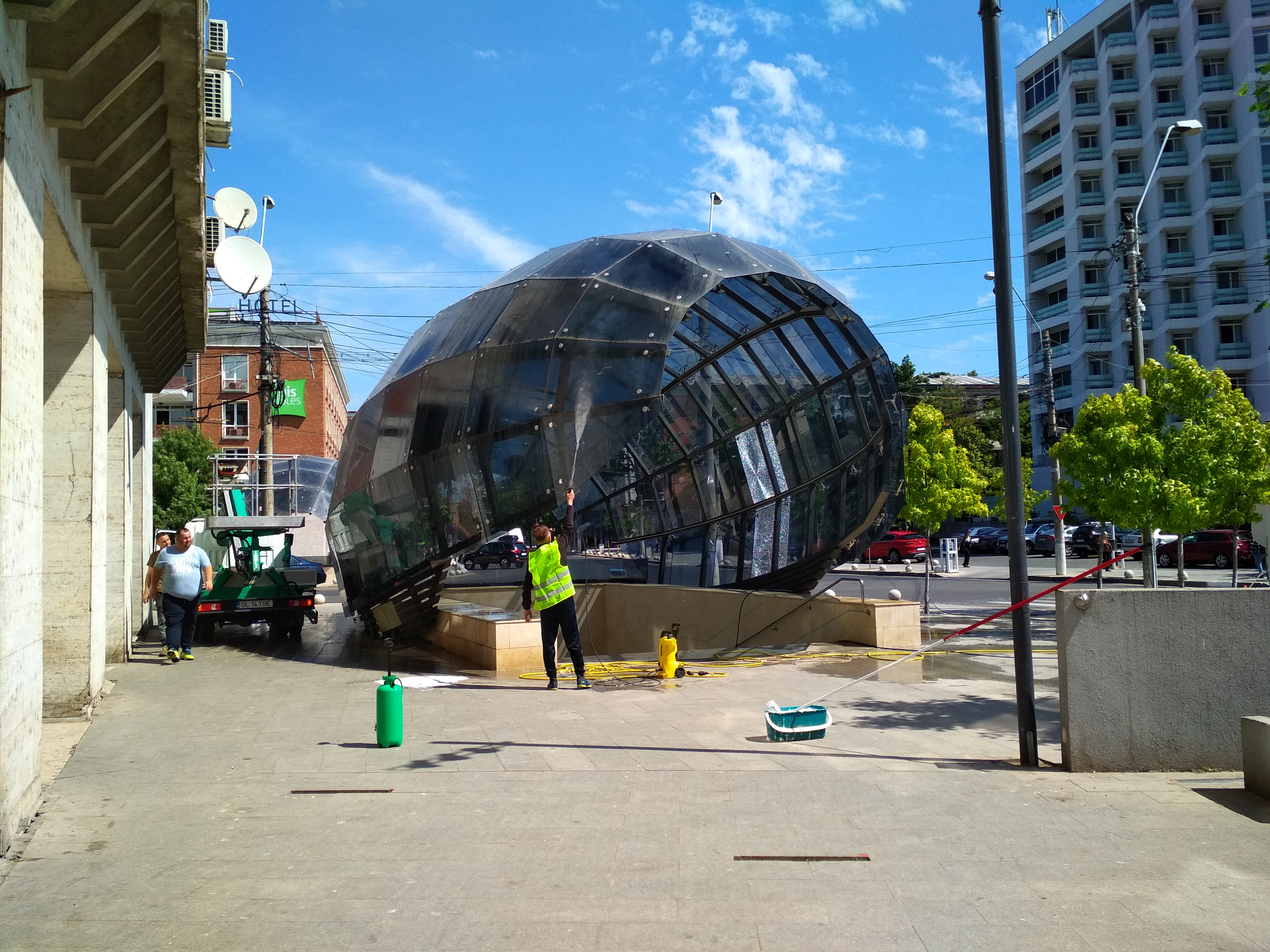 OZN-urile din Centru au făcut „duș”