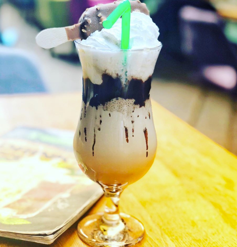 Frappe cu ciocolată și înghețată