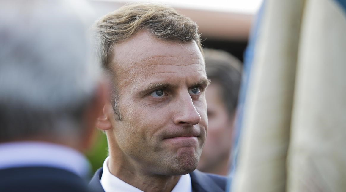 Popularitatea lui Emmanuel Macron, în cădere liberă