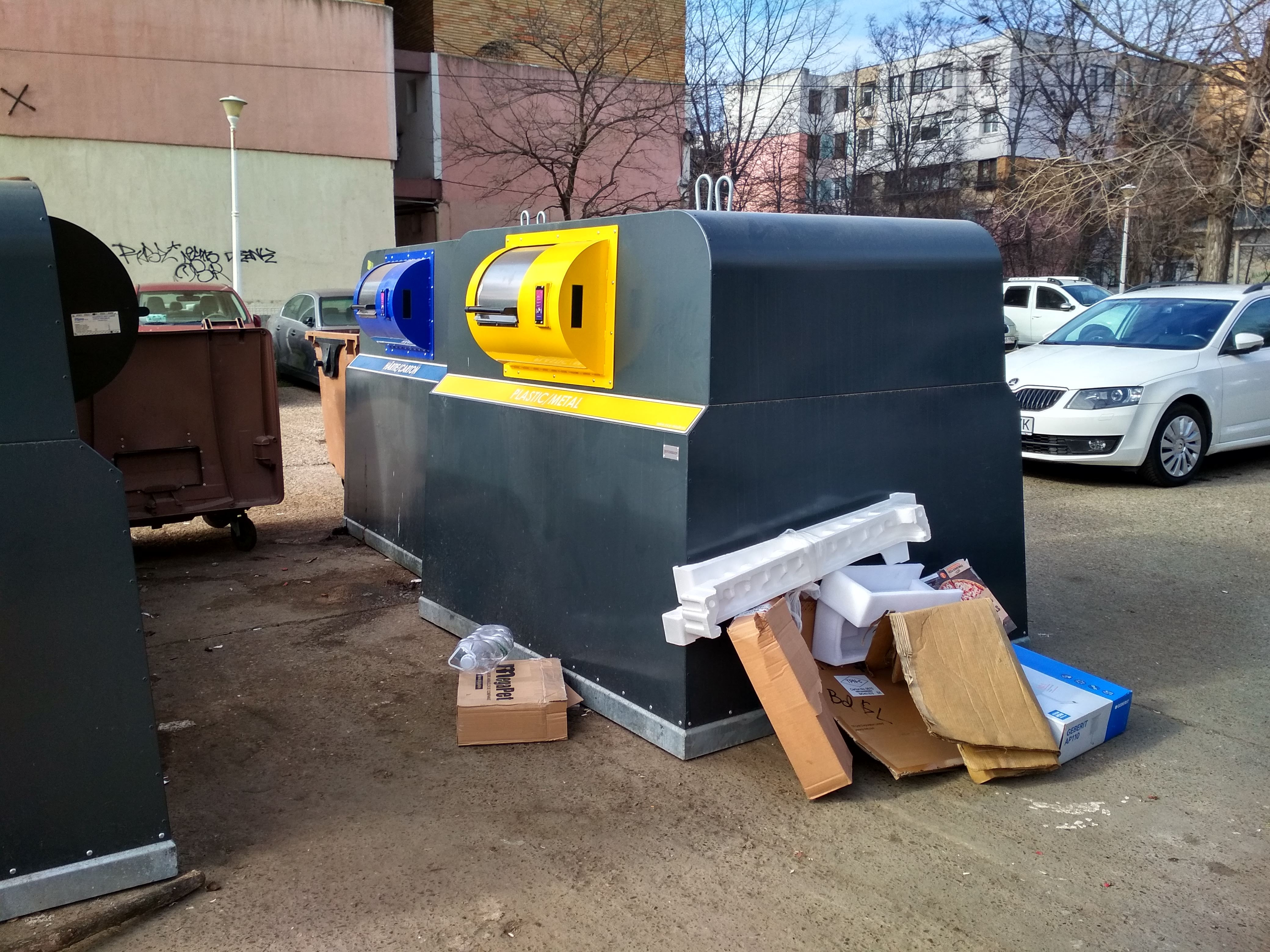 Gunoiul, în aşteptarea funcţionării noilor pubele inteligente