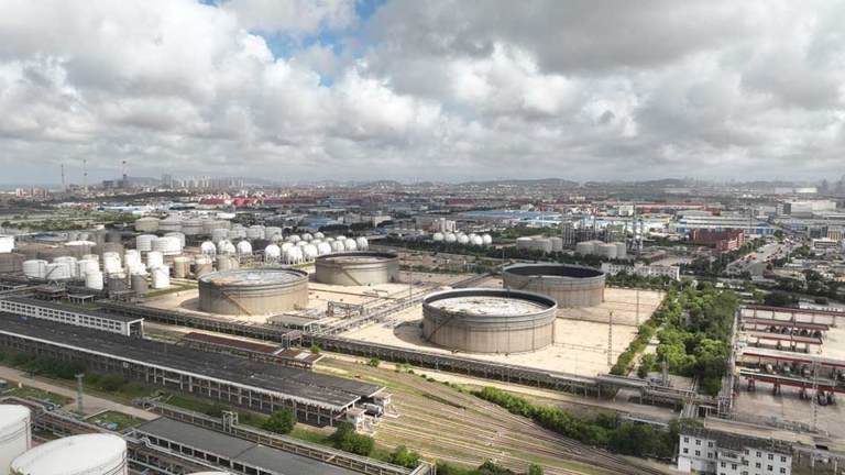 Marile companii chinezeşti suspendă achizițiile de petrol rusesc