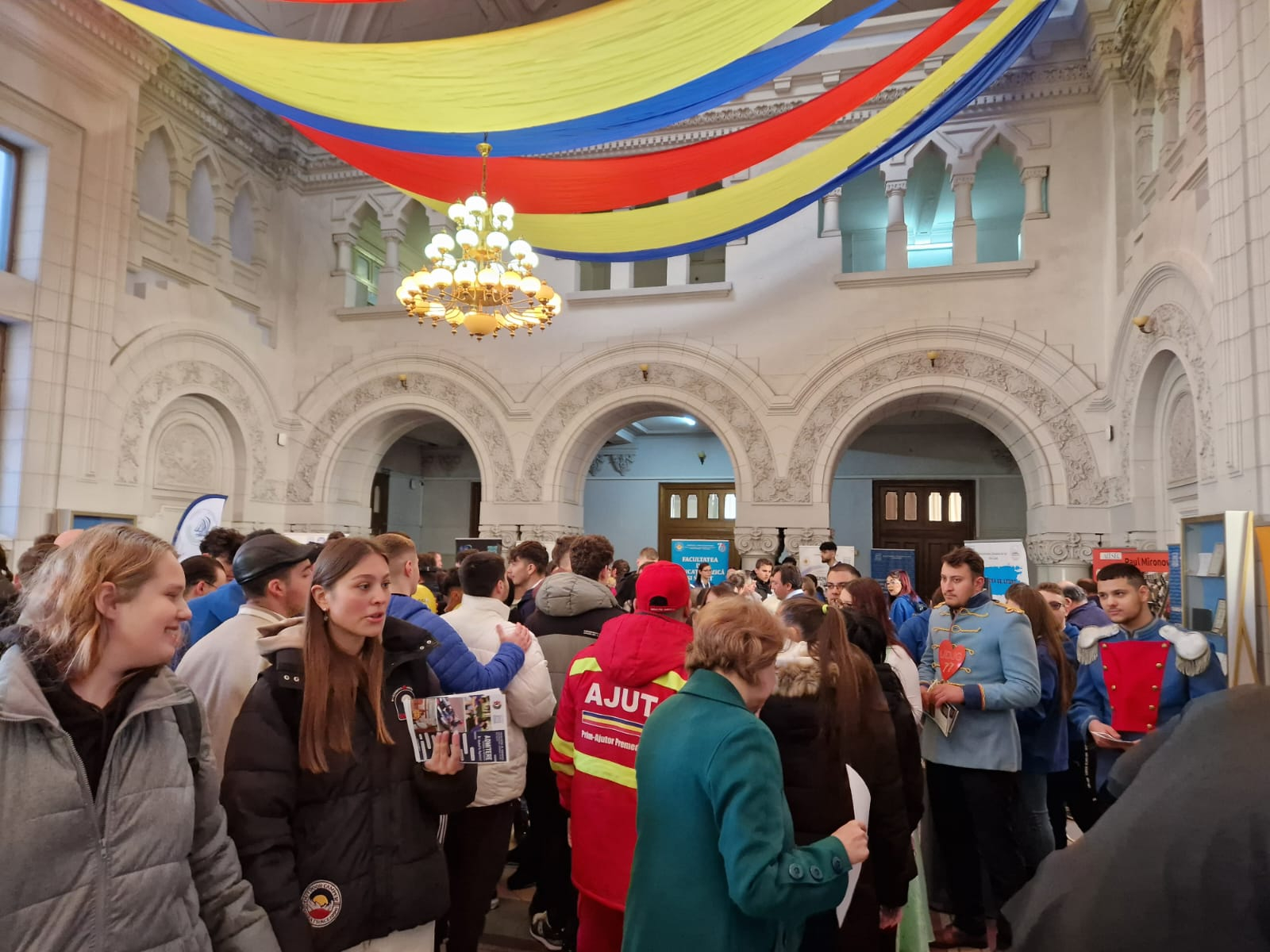 Universitatea, luată cu asalt de liceenii aflaţi la vânătoare de cariere (video)