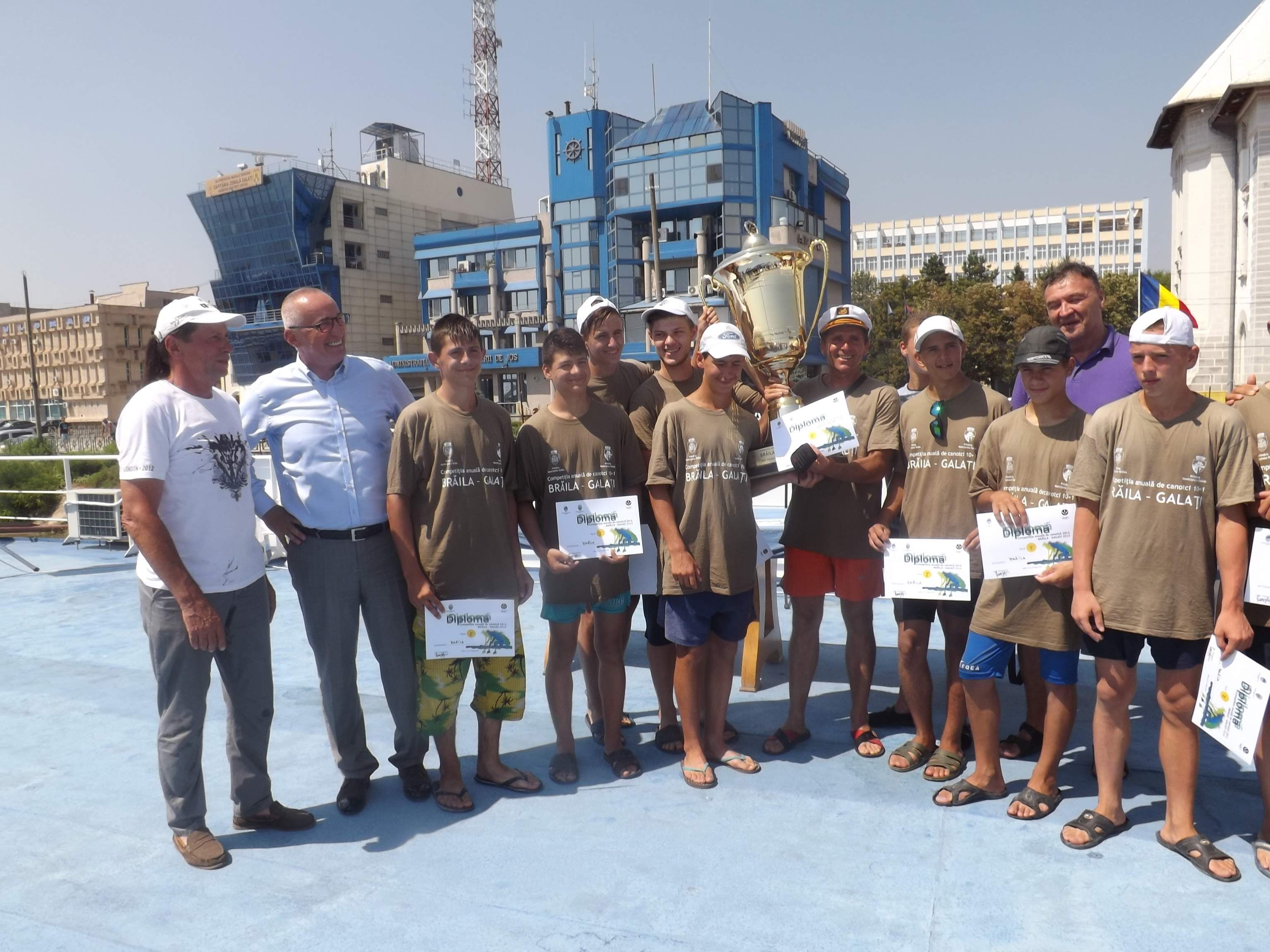 Brăilenii s-au impus în concursul de canotci, care a deschis Ziua Marinei