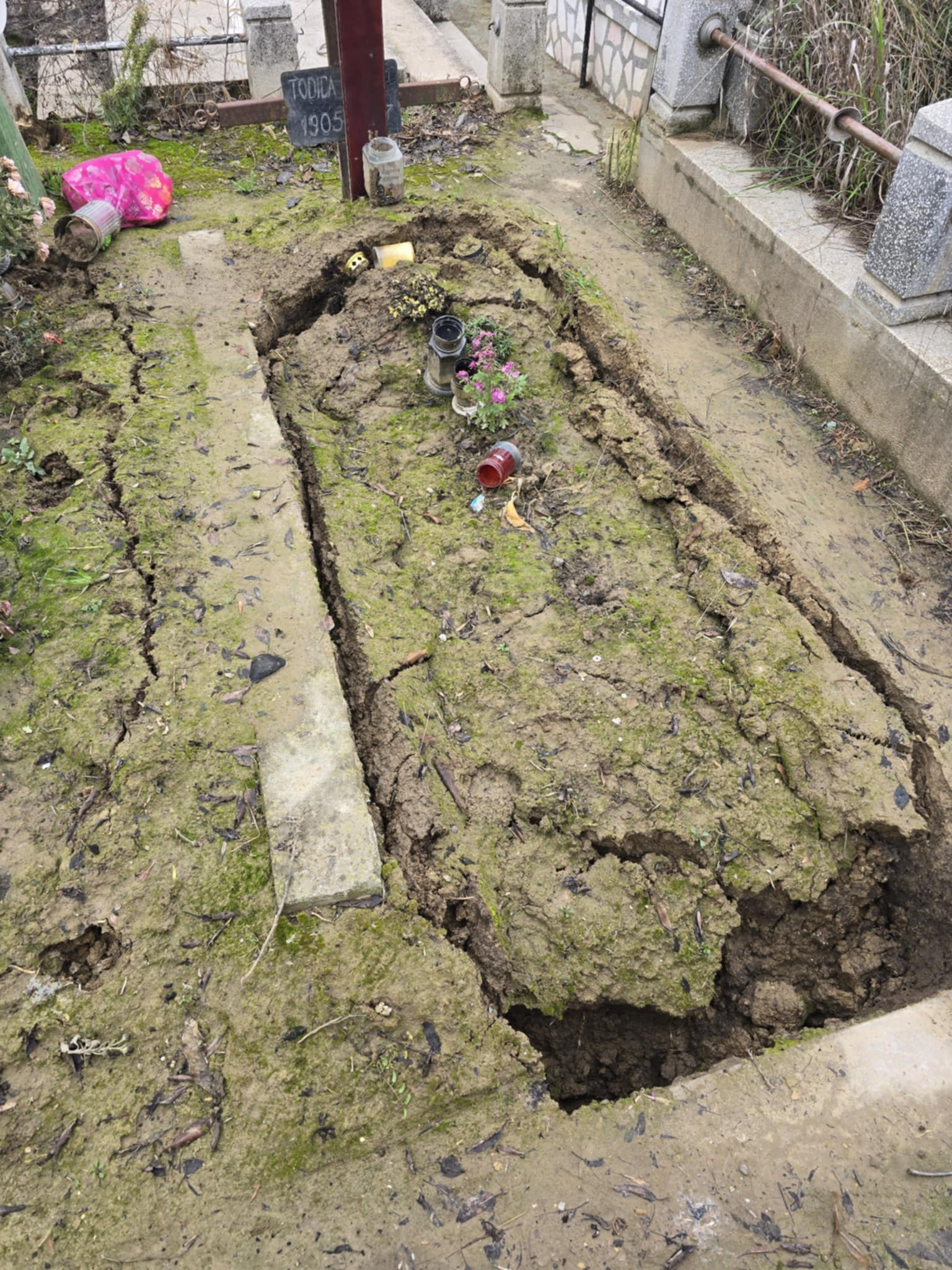 Cu lopata la căpătâiul celor stinşi