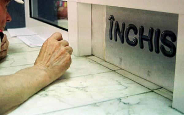 Mâine e închis la instituţii şi la bănci