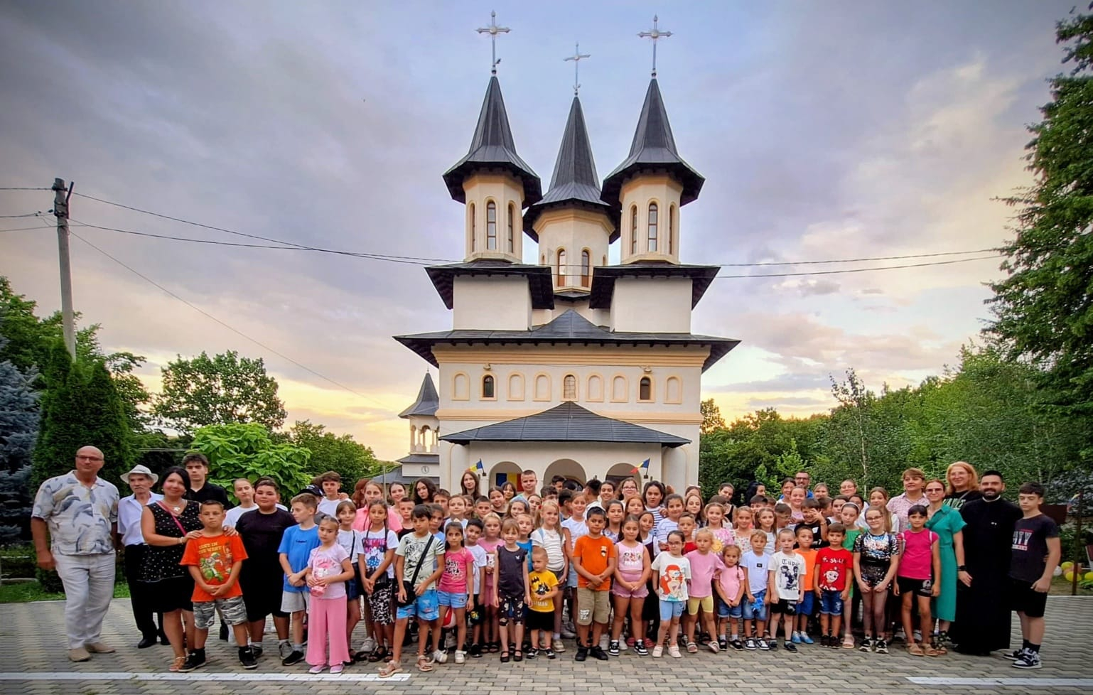 Activități pentru 100 de copii la Mănăstirea Toflea