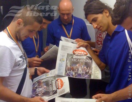 Ziar fierbinte pentru campioni. „Viaţa liberă” le-a făcut o surpriză eroilor Galaţiului 