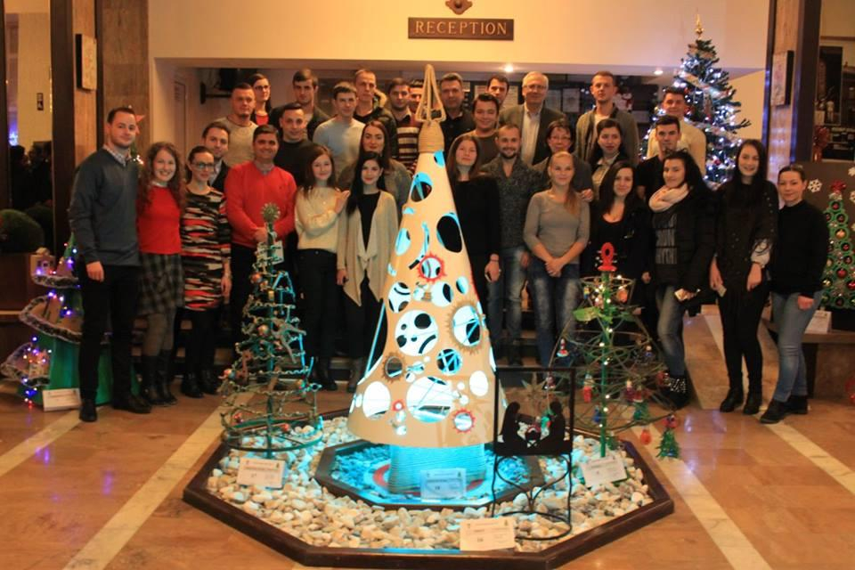 Concurs de confecționare a brazilor din materiale reciclabile. Au început ÎNSCRIERILE