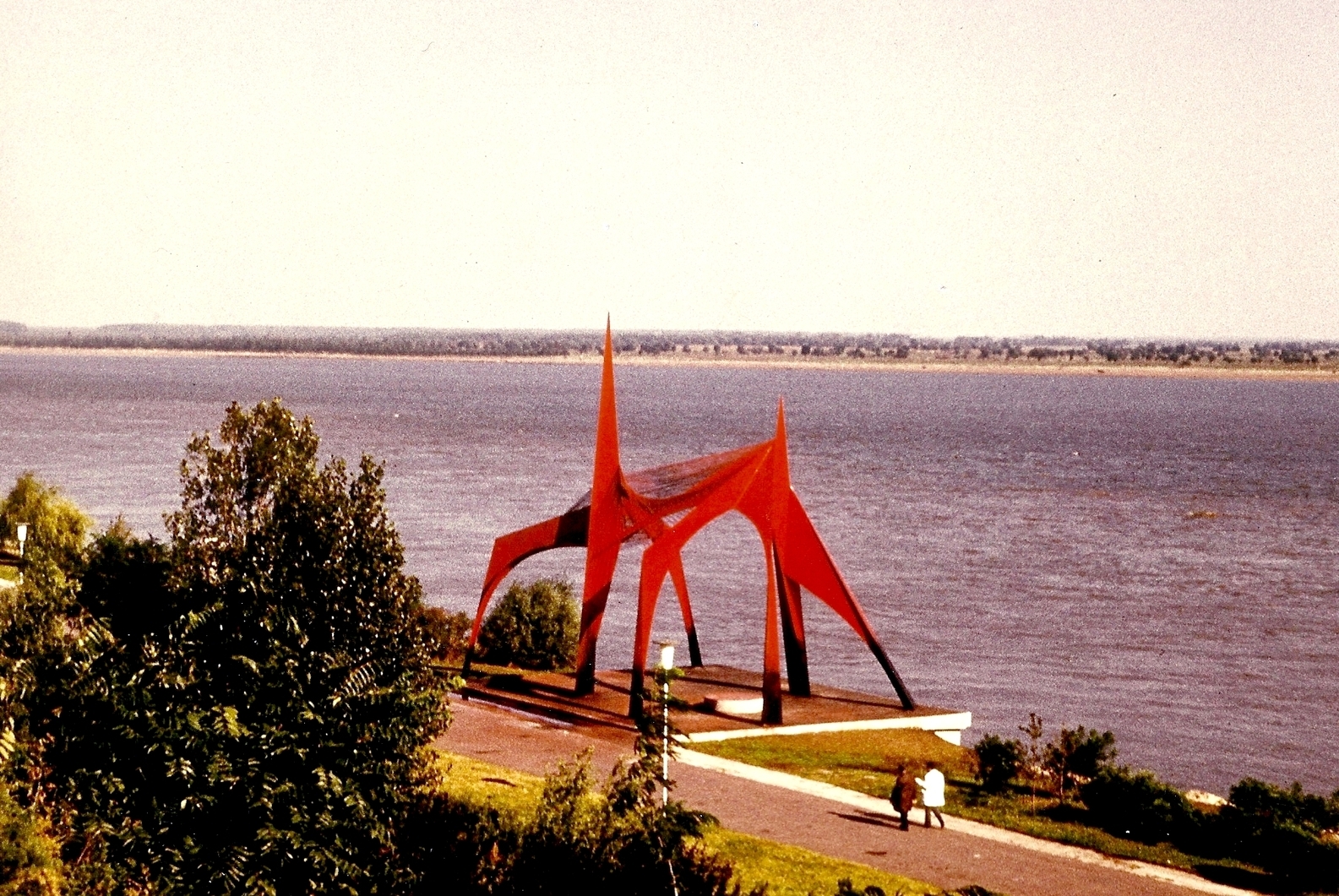 Sculptorul Ingo Glass, negru de supărare: “Sunt şocat în ce hal a fost vopsită lucrarea mea!”