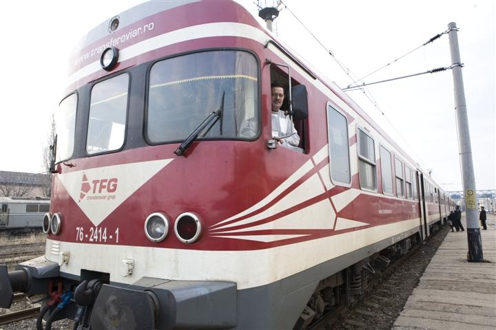 Nu e glumă! 3 minute ca să schimbi trenul