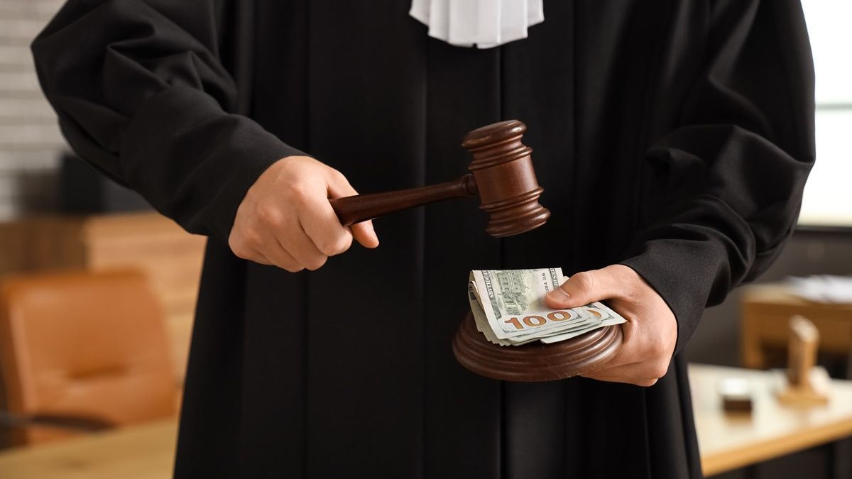 Pensiile speciale ale magistraţilor, 5.000 de euro pe lună