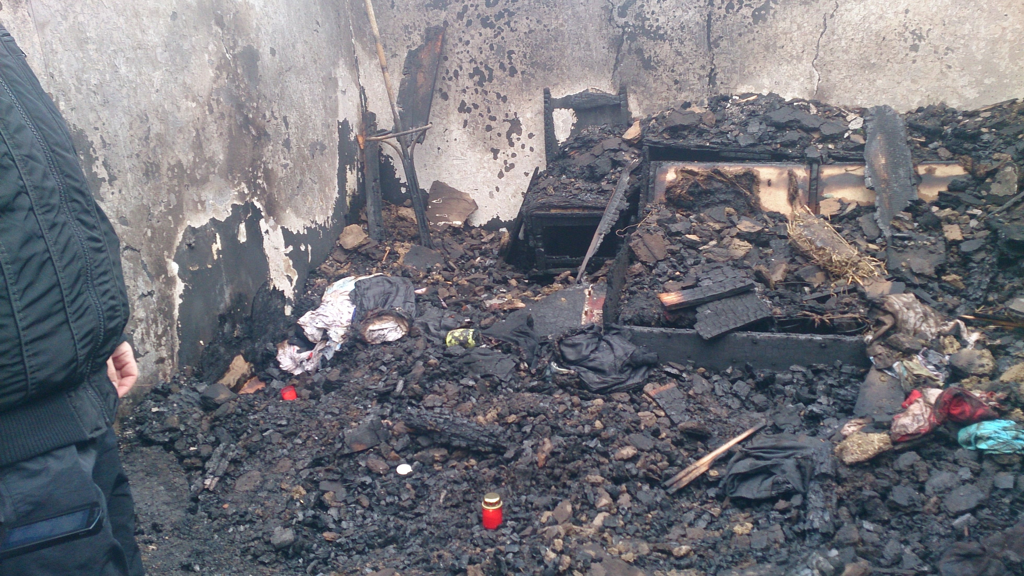 UPDATE/ TRAGEDIE la Cosmeşti. FETIŢĂ de un an MISTUITĂ DE FLĂCĂRI (FOTO)