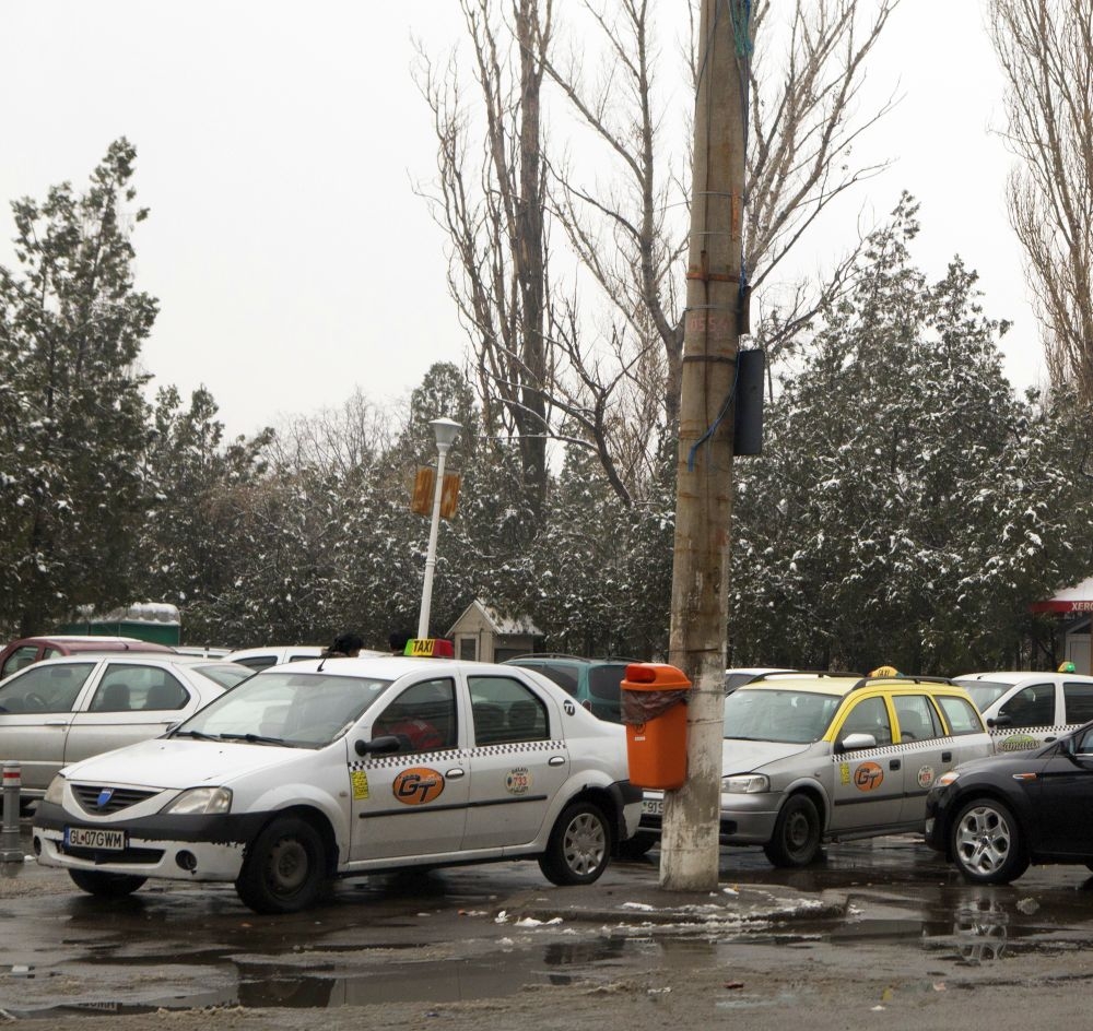 Cum să nu vă lăsaţi ţepuiţi de taximetrişti / Deşi desfiinţată, staţia de taxi de la Judeţean există!