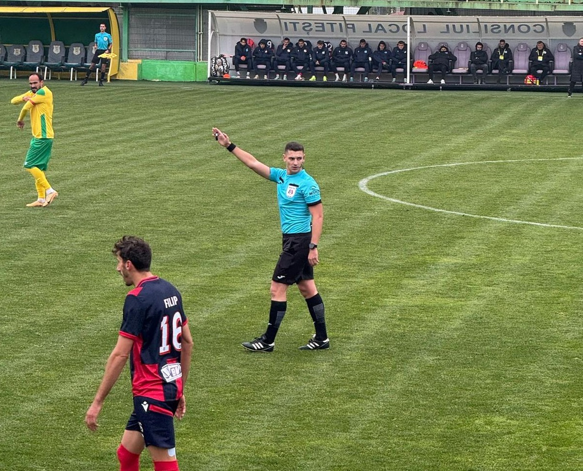 Povestea lui Ionuț Constantinescu, un tânăr fotbalist devenit arbitru