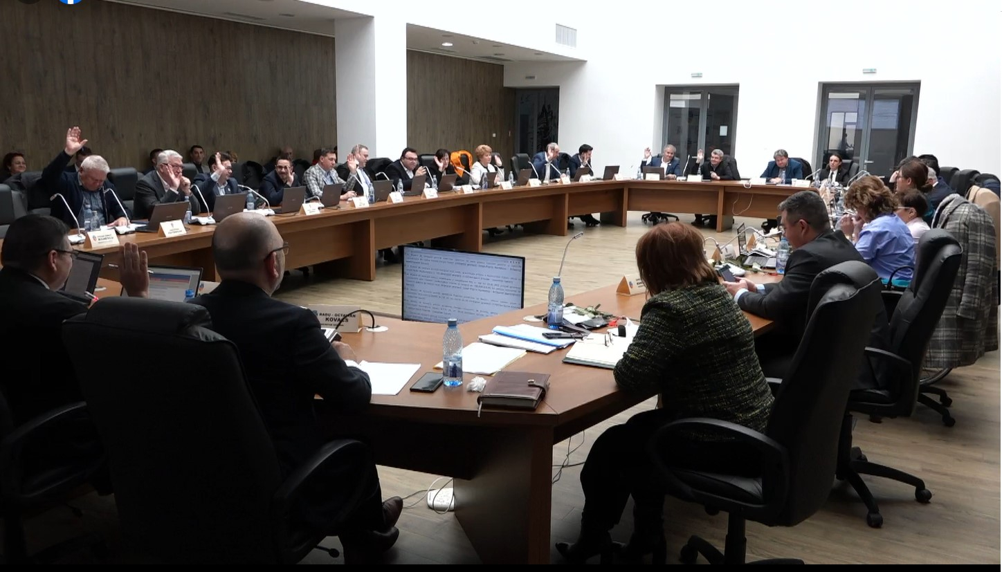 De ce cresc cu 20 la sută salariile șefilor din Poliția Locală