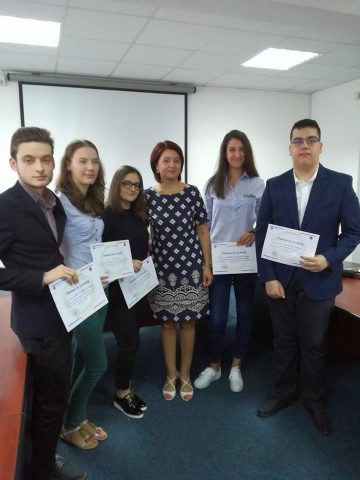 Şase elevi de nota 10, premiaţi la Inspectoratul Şcolar
