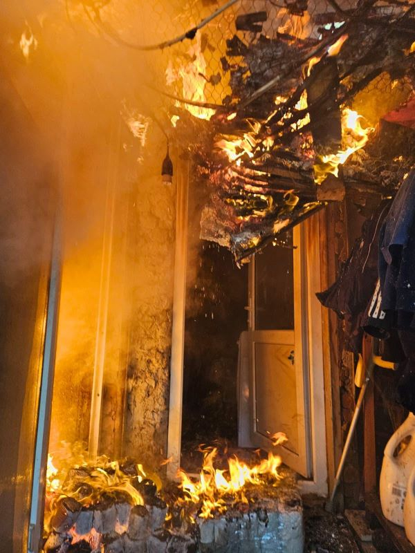 UPDATE: Două case au fost grav afectate în urma incendiului de pe strada Cristofor Columb
