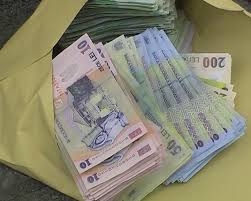 S-au afişat listele cu elevii gălăţeni care primesc "Bani de liceu"