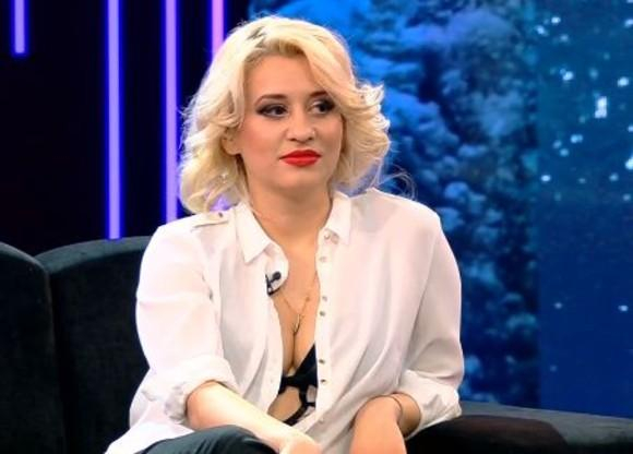 Cine are sânii mai pe afară rămâne în emisiune