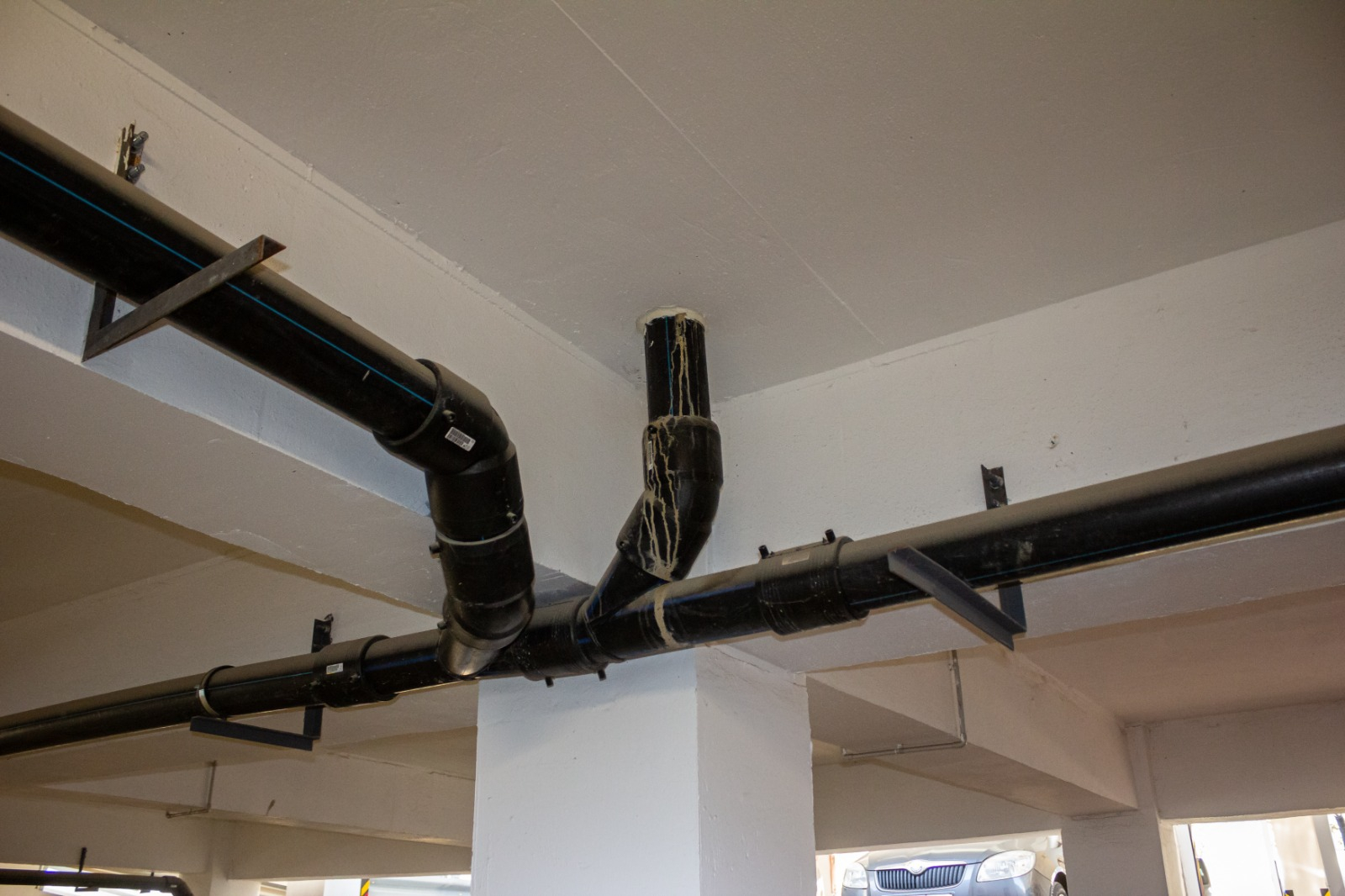 Întârzie extinderea parcării de la Spitalul Județean