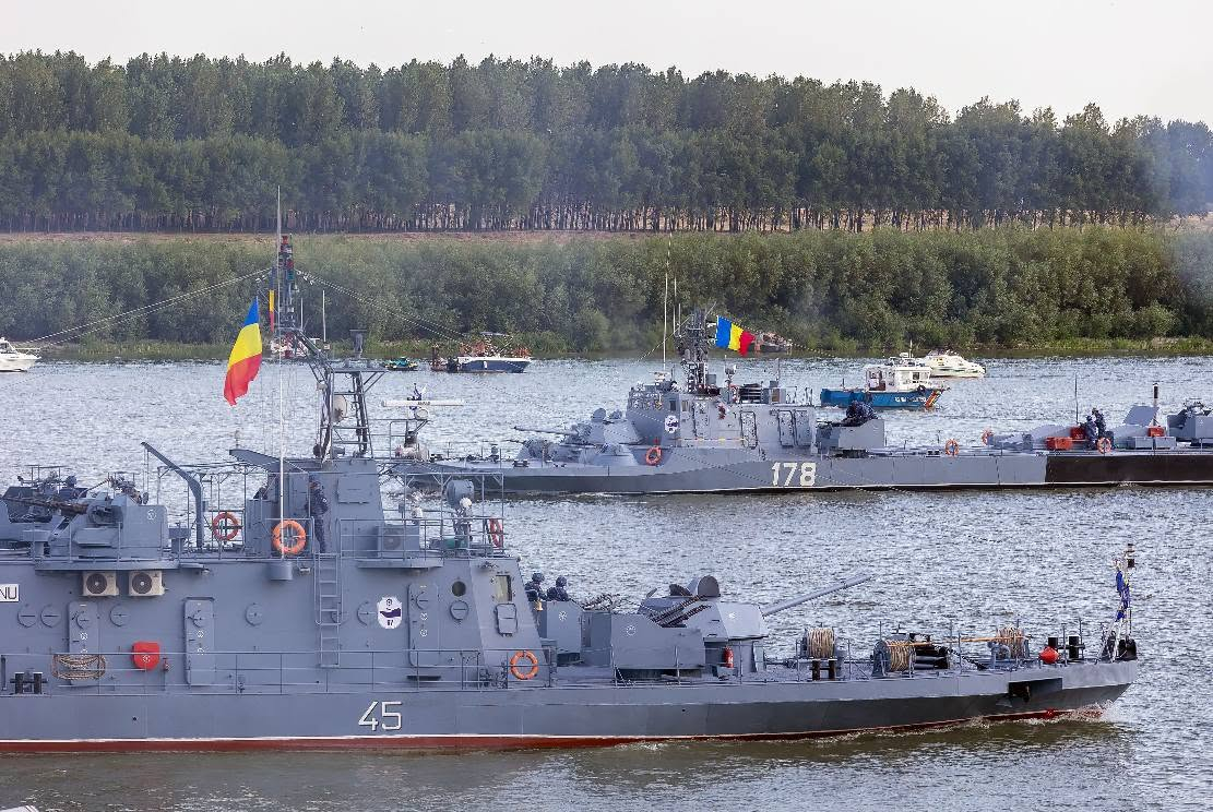 Exerciţii navale şi paradă pe Dunăre, de Ziua Marinei
