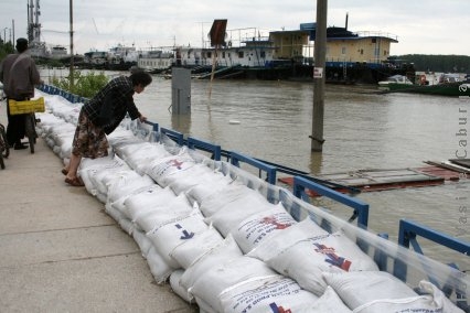 Ape posomorâte şi ameninţătoare 