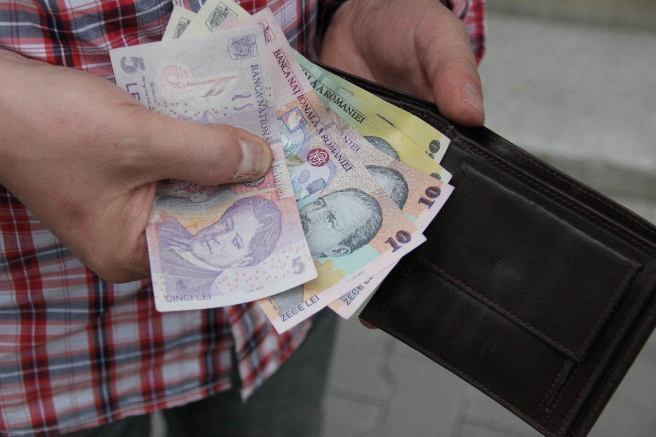 Bunicii singuri sunt victime sigure pentru tâlhari! Atacuri la indigo în județul Galați