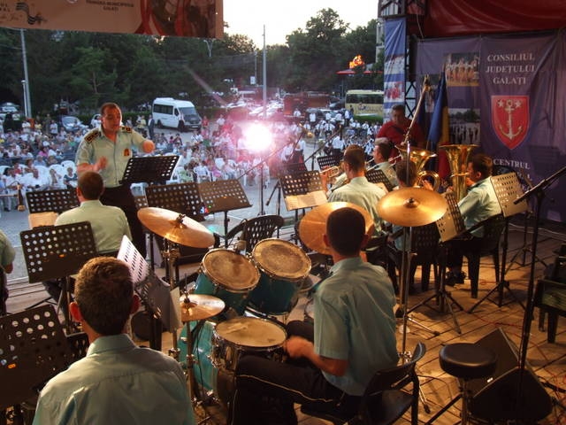 Astă-seară şi mâine, la Păpădie: Weekend cu fanfare