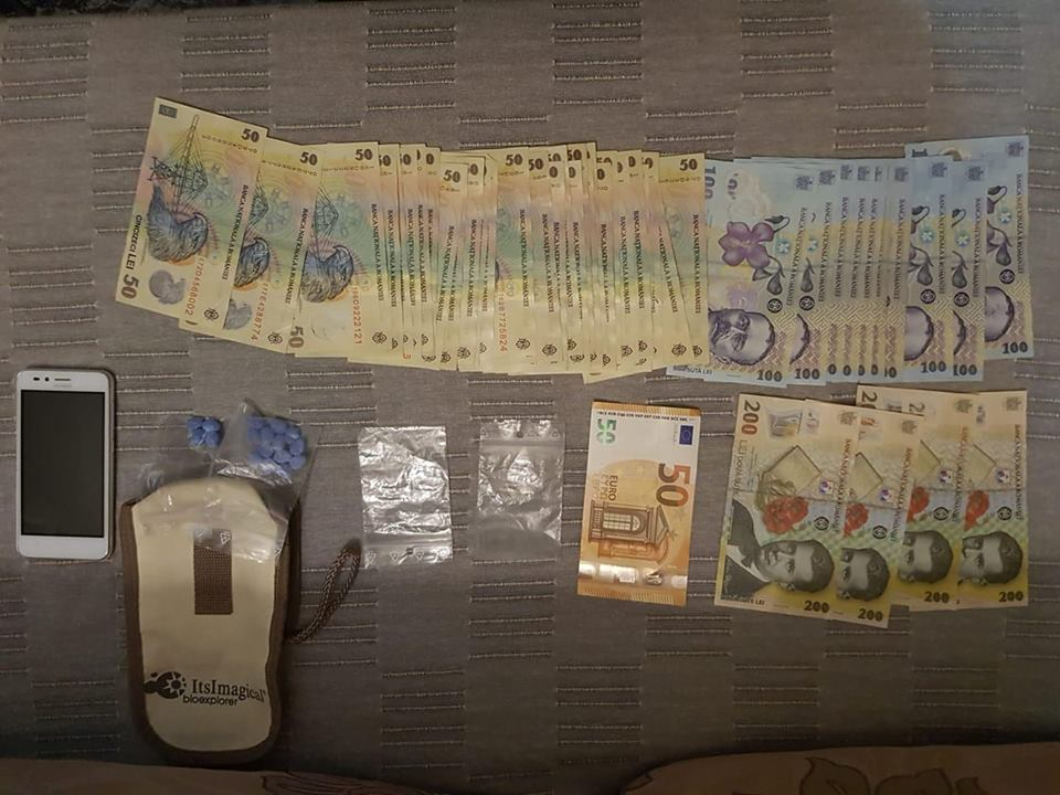 Trafic între Vrancea și Galați cu DROGURI de mare risc. Mai mulți dealeri de ecstasy au fost reținuți