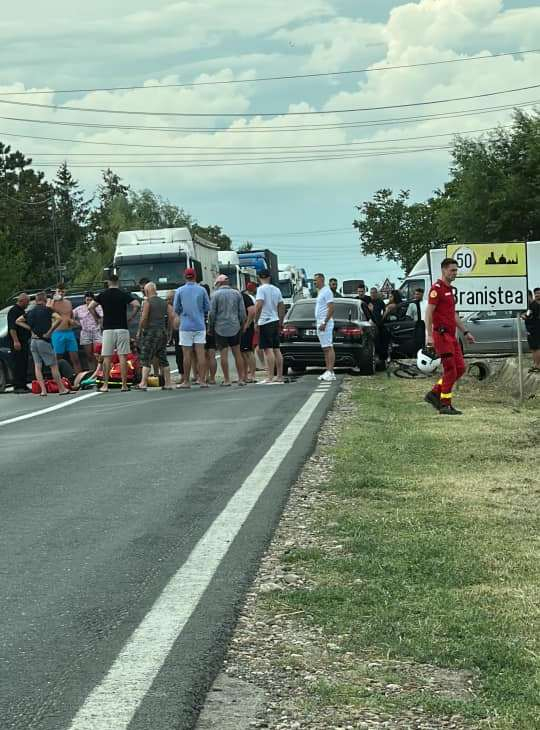 Trei răniți, într-un accident grav pe DN 25