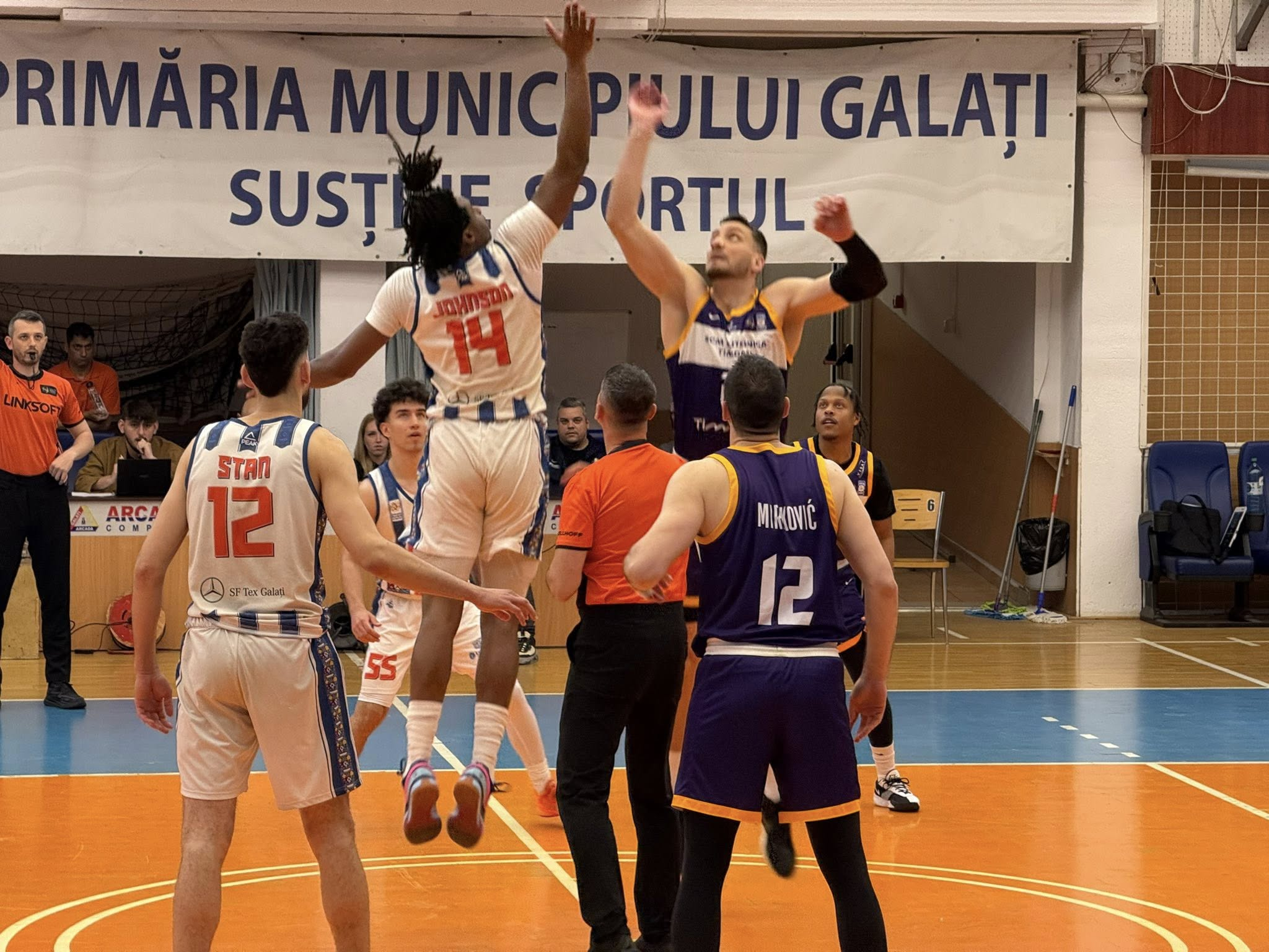 CSM Galați câştigă şi prelungește duelul cu Timișoara