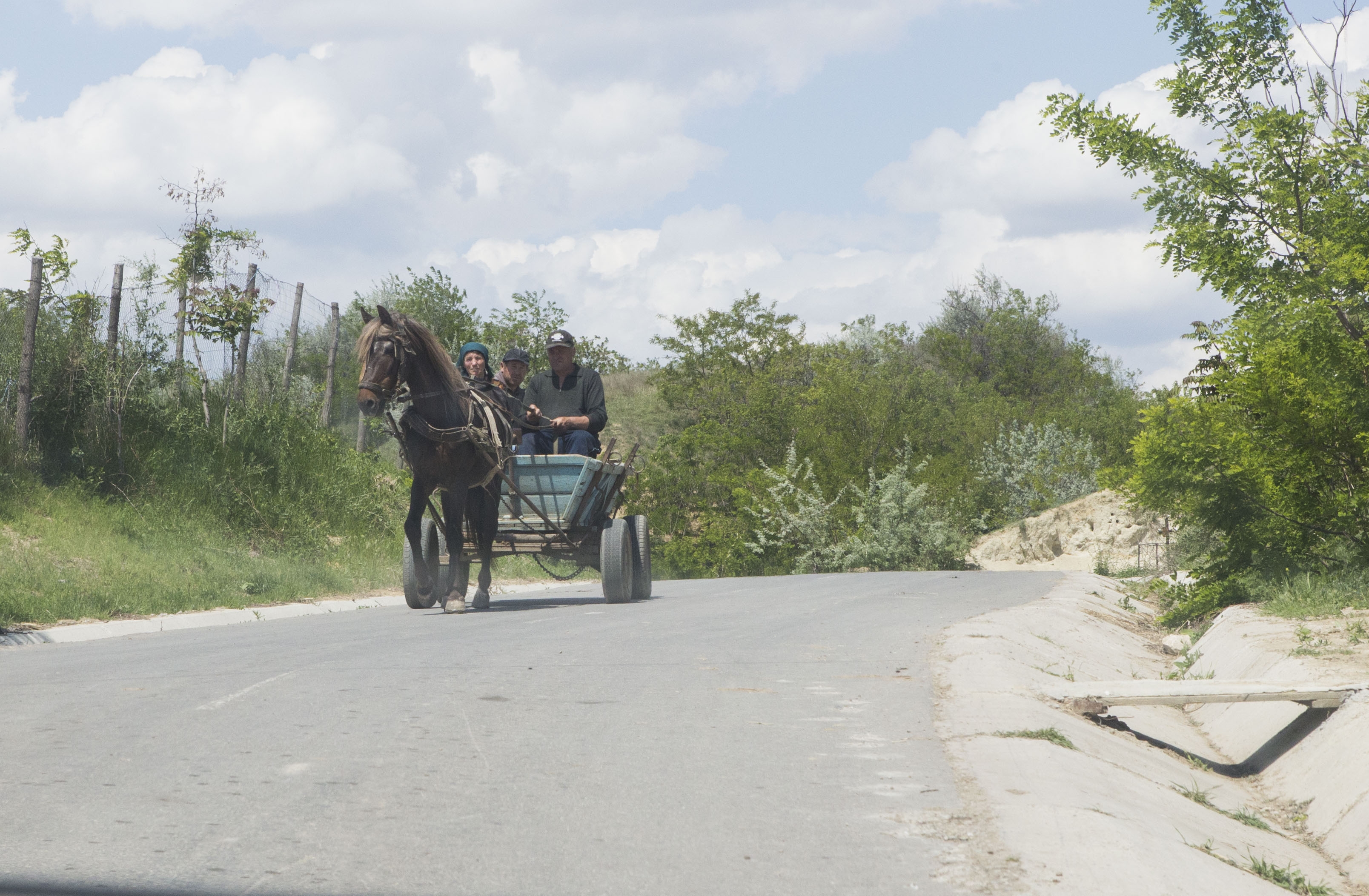 O comună gălăţeană se poate lăuda cu DRUMURI ASFALTATE (FOTO)