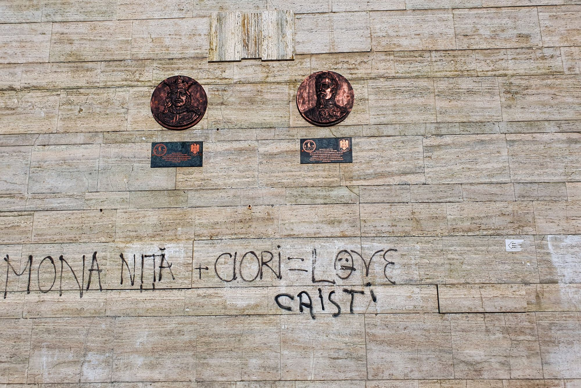 REVOLTĂTOR. Avem ”vocaţia” mâzgălelilor (FOTO)