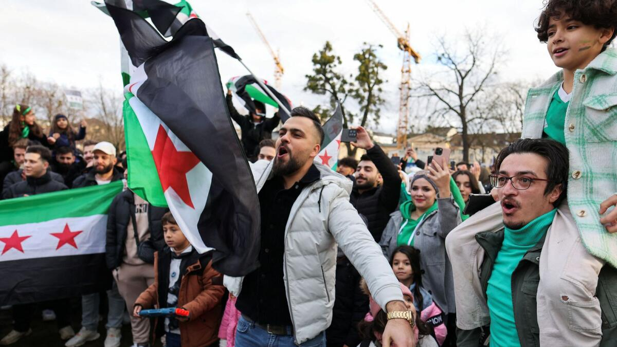 Țările europene suspendă acordarea de azil pentru sirieni