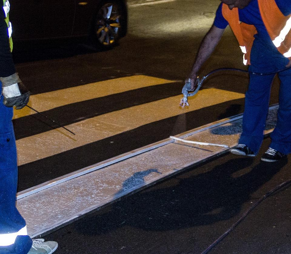 Se montează treceri de pietoni supraînălţate