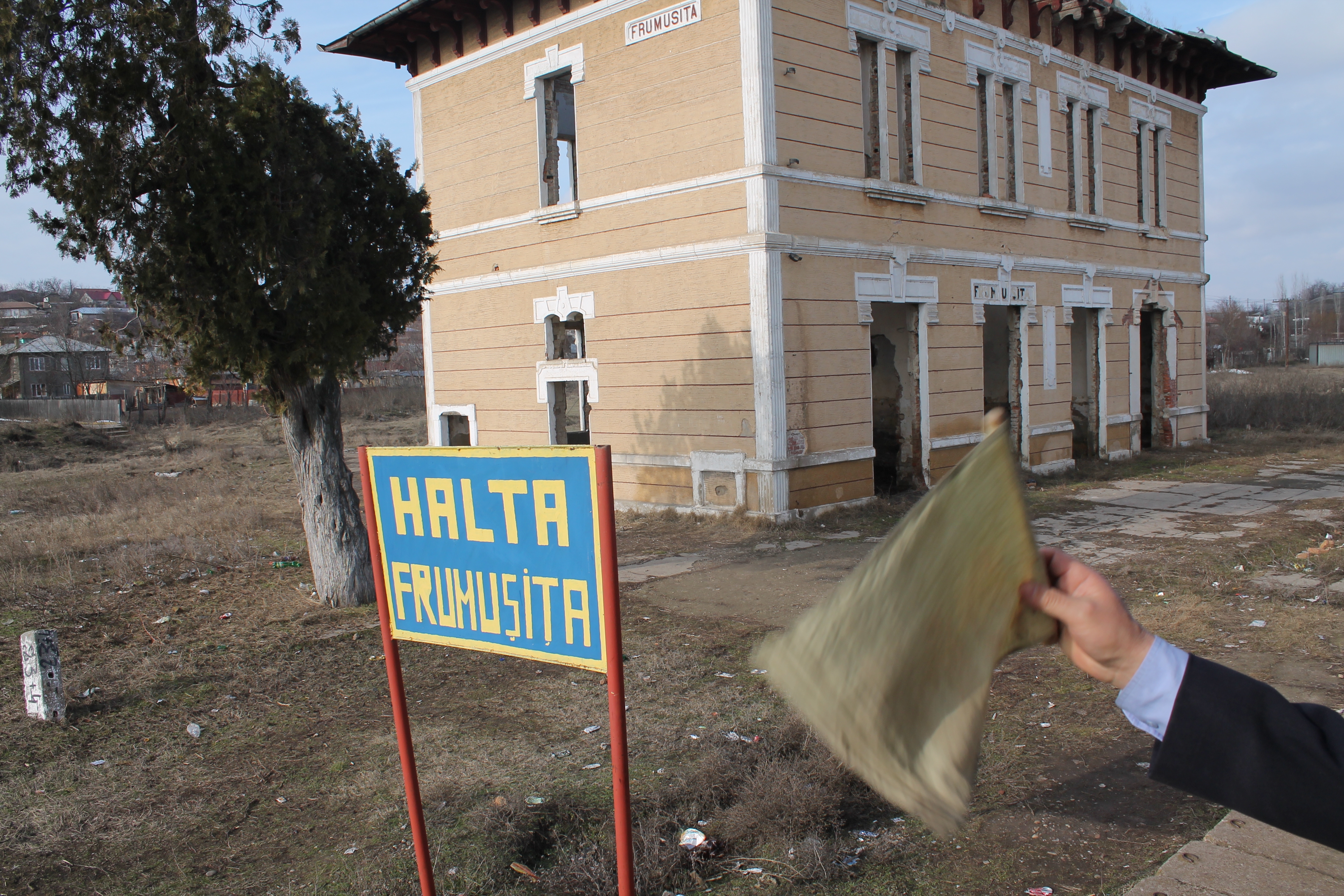 GĂRILE-RUINĂ de pe linia Galaţi-Târgu Bujor (FOTO) 