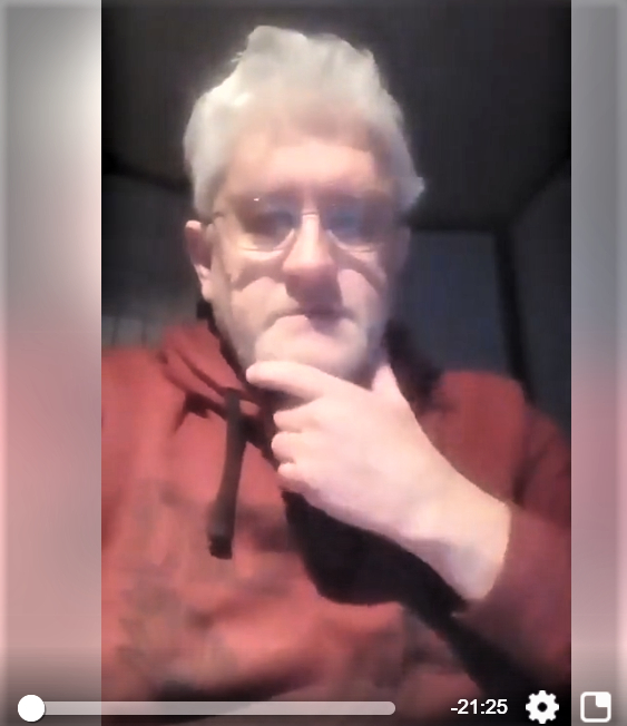 Cenaclul ”Noduri şi semne”. Trăgând cu urechea la stele