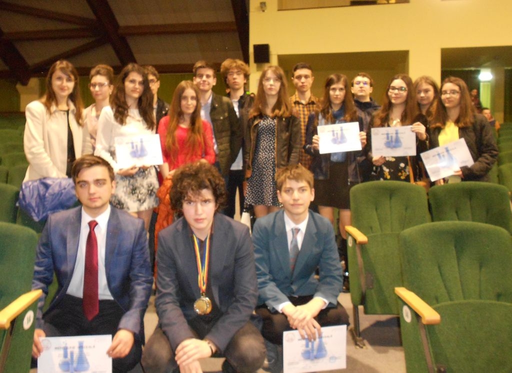 Robert Râclea, CALIFICAT la Concursul Internaţional "Mendeleev". Un premiu al doilea şi nouă menţiuni la naţionala de Chimie