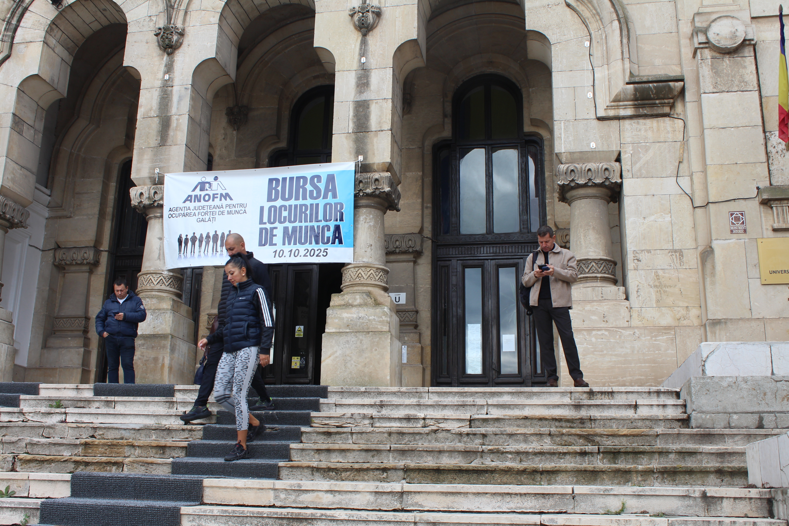 De la tineri, la meseriași, toţi în căutarea unui viitor stabil (GALERIE FOTO)