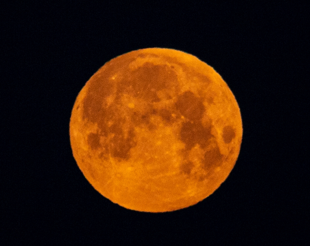 Poza zilei. Luna Sângerie, pe cerul gălăţean al dimineţii