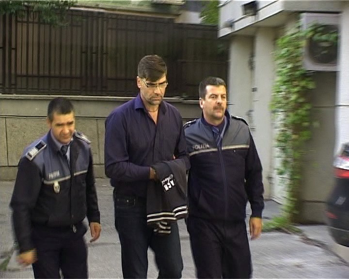 CAZ INCREDIBIL la Galaţi: Trei POLIŢIŞTI au ajutat un BULIBAŞĂ să fure 60.000 de lei