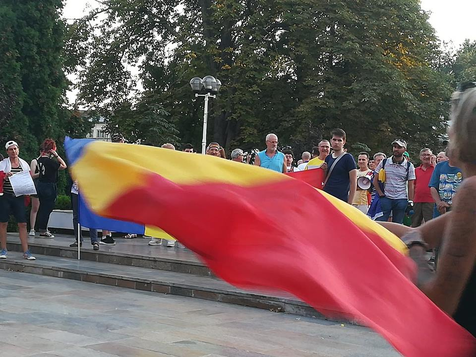 Gălățenii, pentru a treia seară consecutiv, au ieșit în stradă (FOTO)