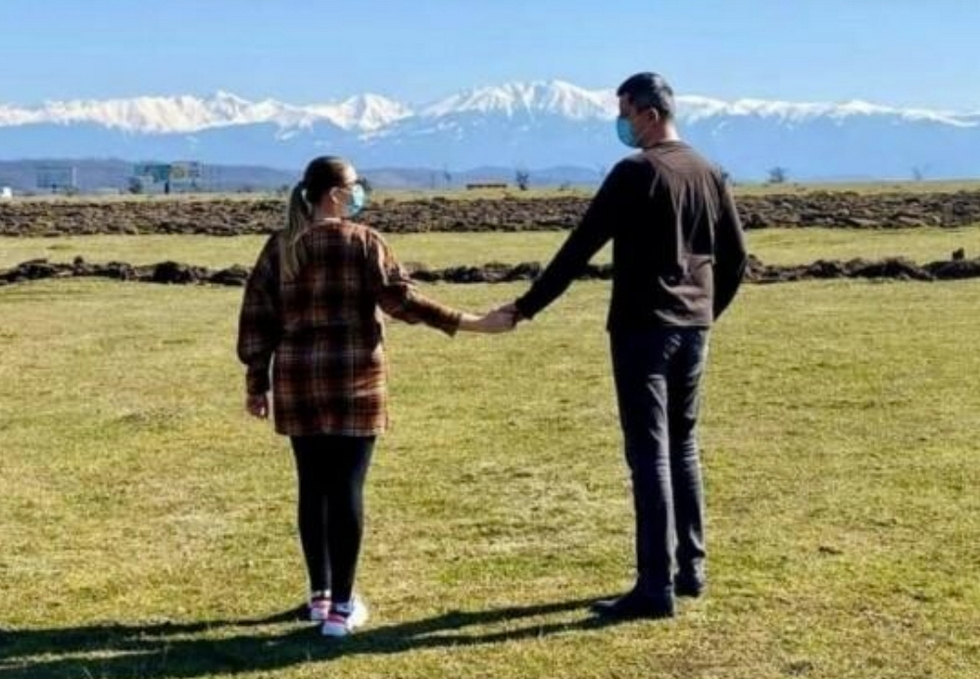 Eminescu să ne judece/ Lângă ciolacul cel albastru