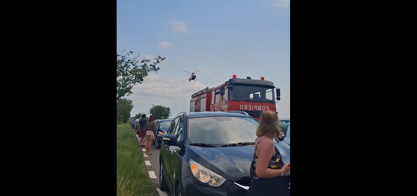 Accident cu patru răniți pe un drum național. Două mașini s-au răsturnat