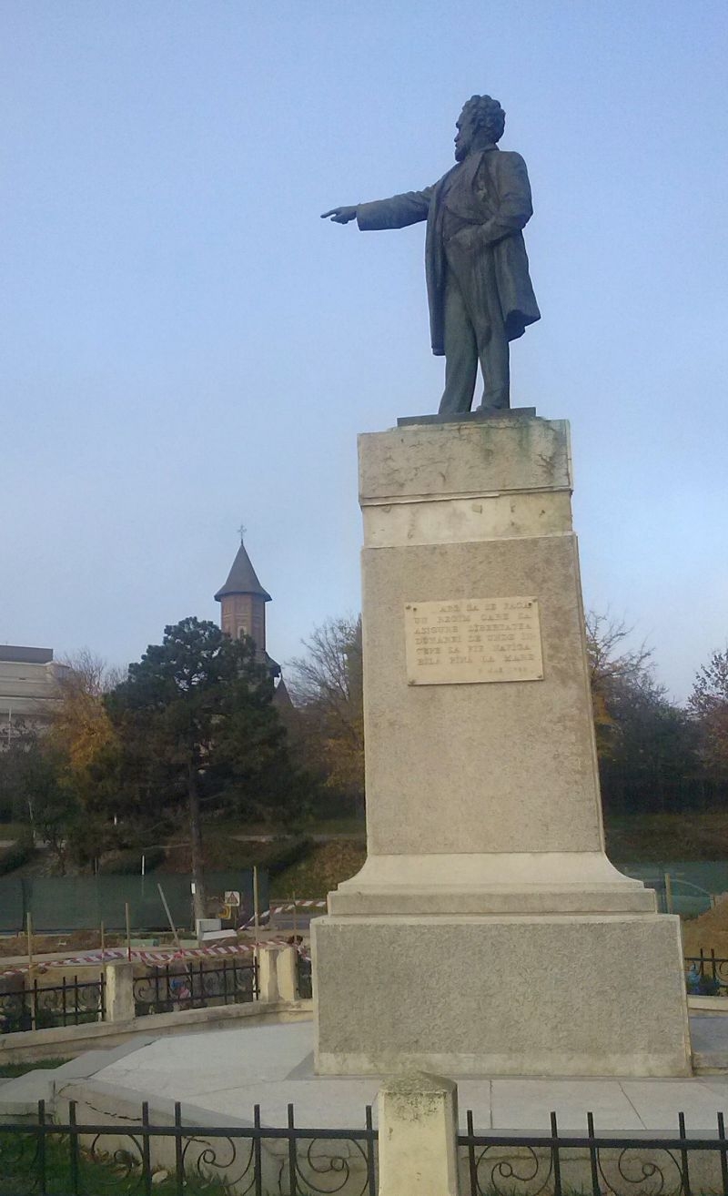 Campanie VL "Monumentele Galaţiului": O statuie frumoasă, pe un soclu urgisit